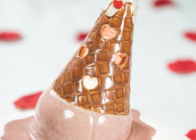 Load image into Gallery viewer, Melting Ice Cream Cone luminary