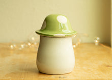 Load image into Gallery viewer, Lidded mushroom mug